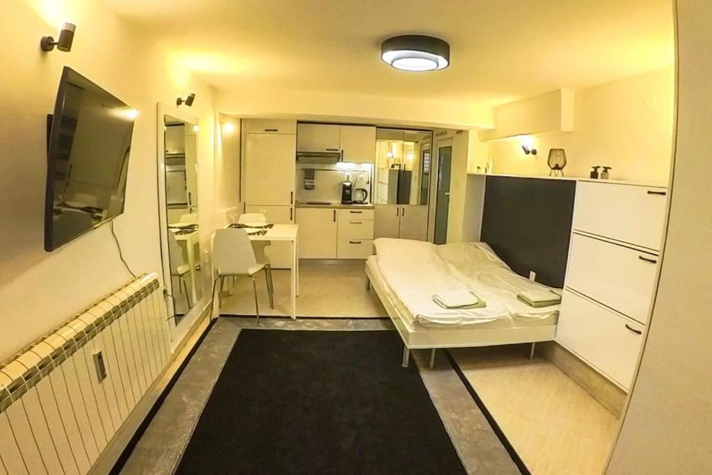 Studio With Courtyard Just Steps Away Vitosha Str Sofia Exterior photo